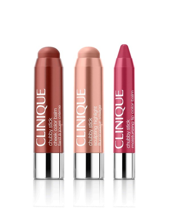 Trio Permission to Play<br><s>117 $</s> <span style="color: #ba0000;">106 $</span> à la caisse, trois de nos baumes à lèvres Chubby Stick les plus appréciés dans un ensemble ludique conçu pour expérimenter, mélanger et s’amuser avec le maquillage.